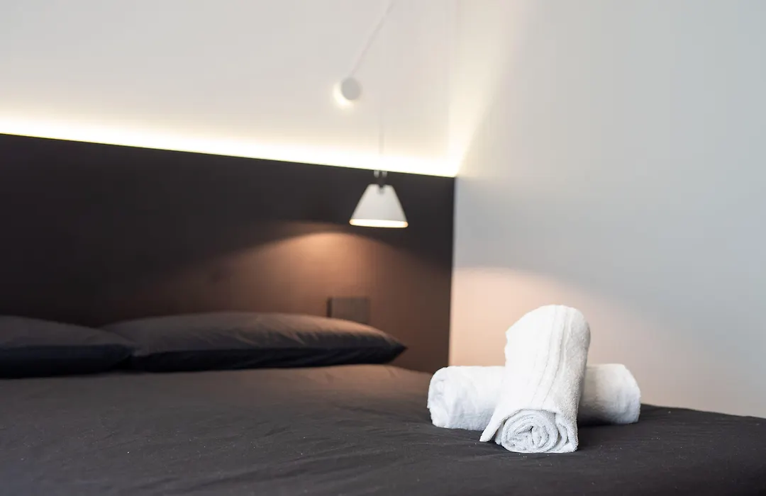 Contemporaneamente 147 - Modern & Comfort Rooms-1